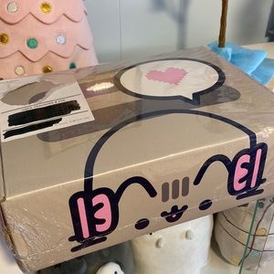 Pusheenbox 2022 Winter Christmas Holiday Pusheen Box
